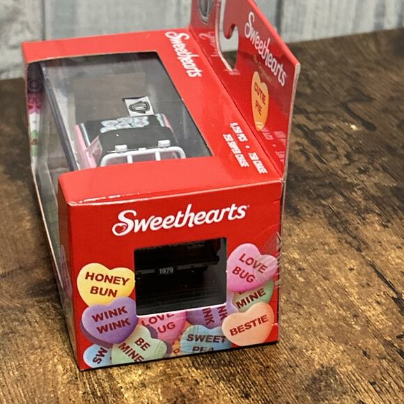 M2 Machines 2025 Sweethearts 1979 Dodge 150 Macho Power Wagon WMTS 22 25-01 - Picture 9 of 9